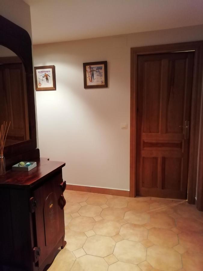 شقة Apartamento Familiar Con Vistas Y Garage La Portiecha Sallent de Gállego المظهر الخارجي الصورة