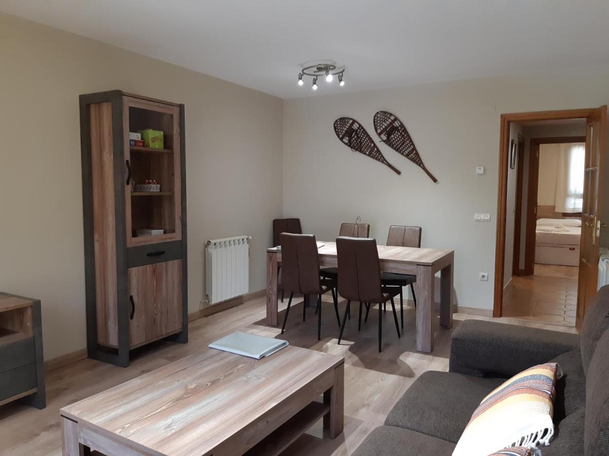 شقة Apartamento Familiar Con Vistas Y Garage La Portiecha Sallent de Gállego المظهر الخارجي الصورة