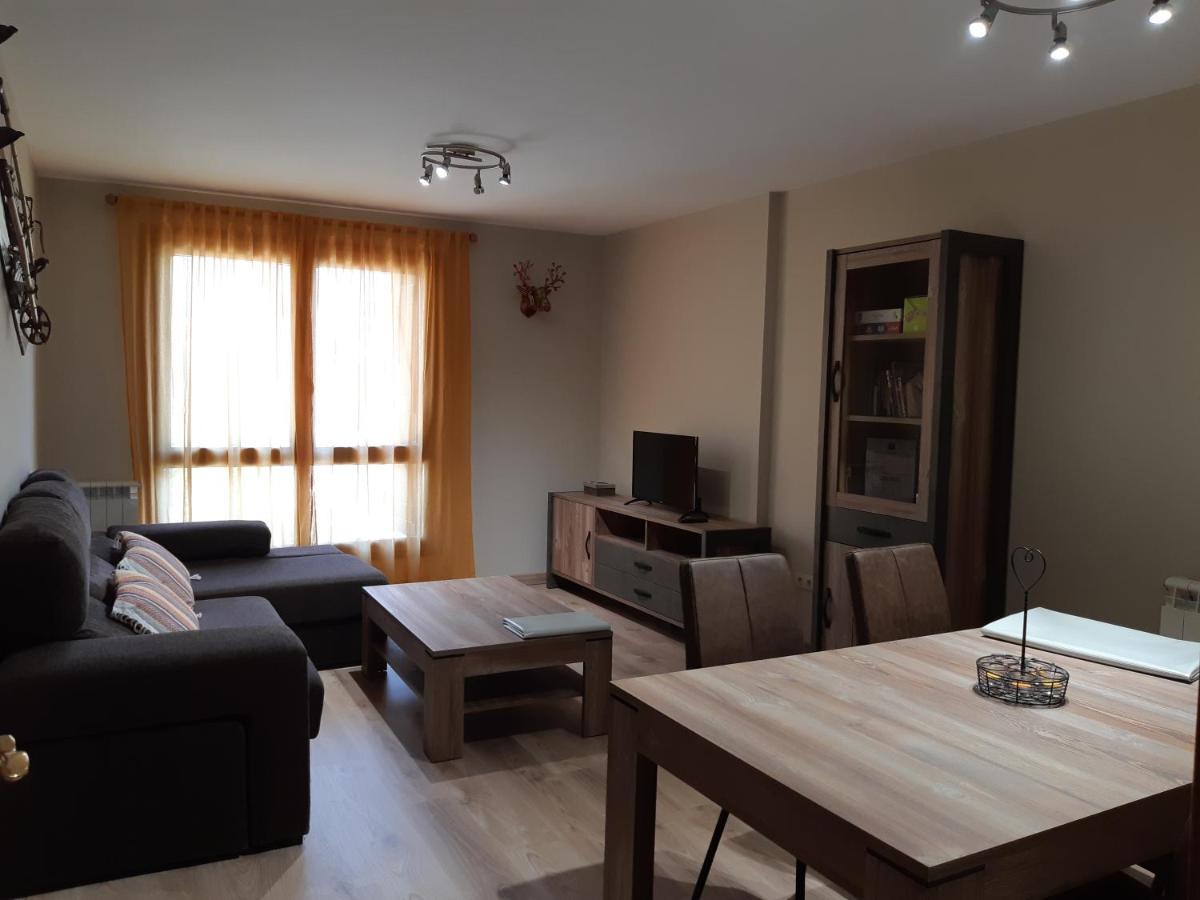 شقة Apartamento Familiar Con Vistas Y Garage La Portiecha Sallent de Gállego المظهر الخارجي الصورة