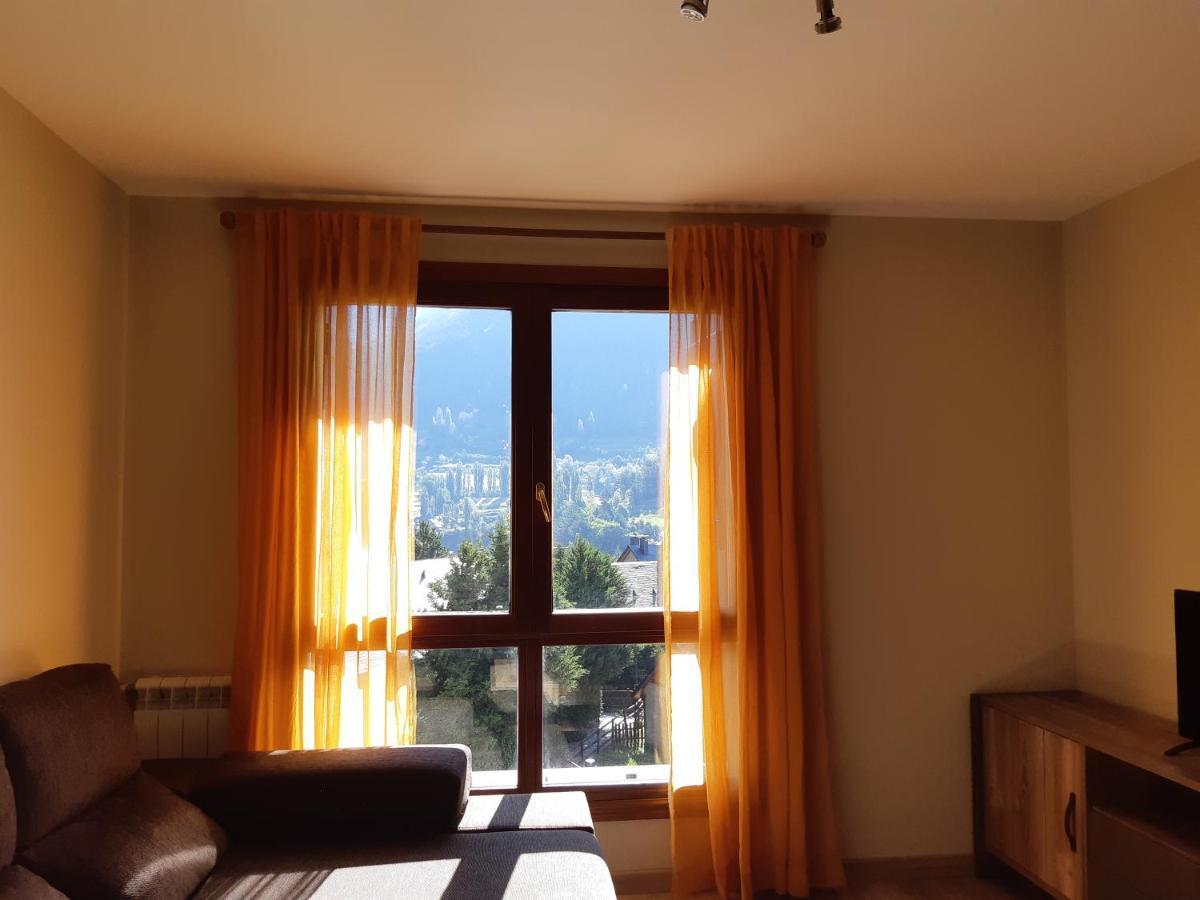 شقة Apartamento Familiar Con Vistas Y Garage La Portiecha Sallent de Gállego المظهر الخارجي الصورة